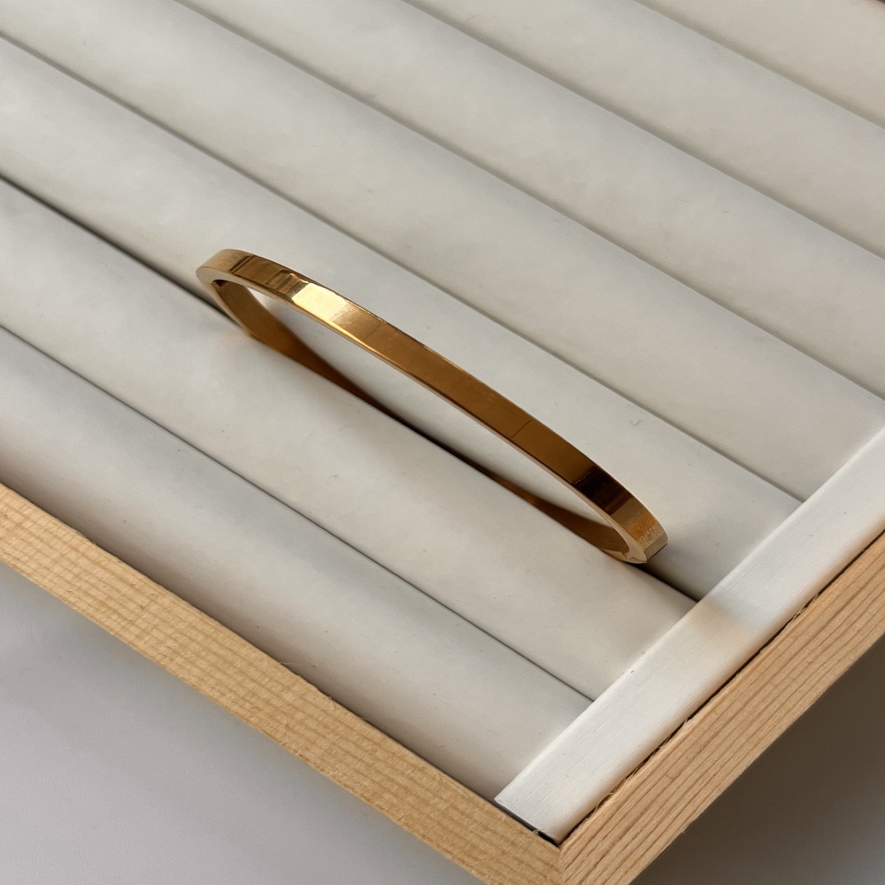 Βραχιόλι χειροπέδα χρυσό.