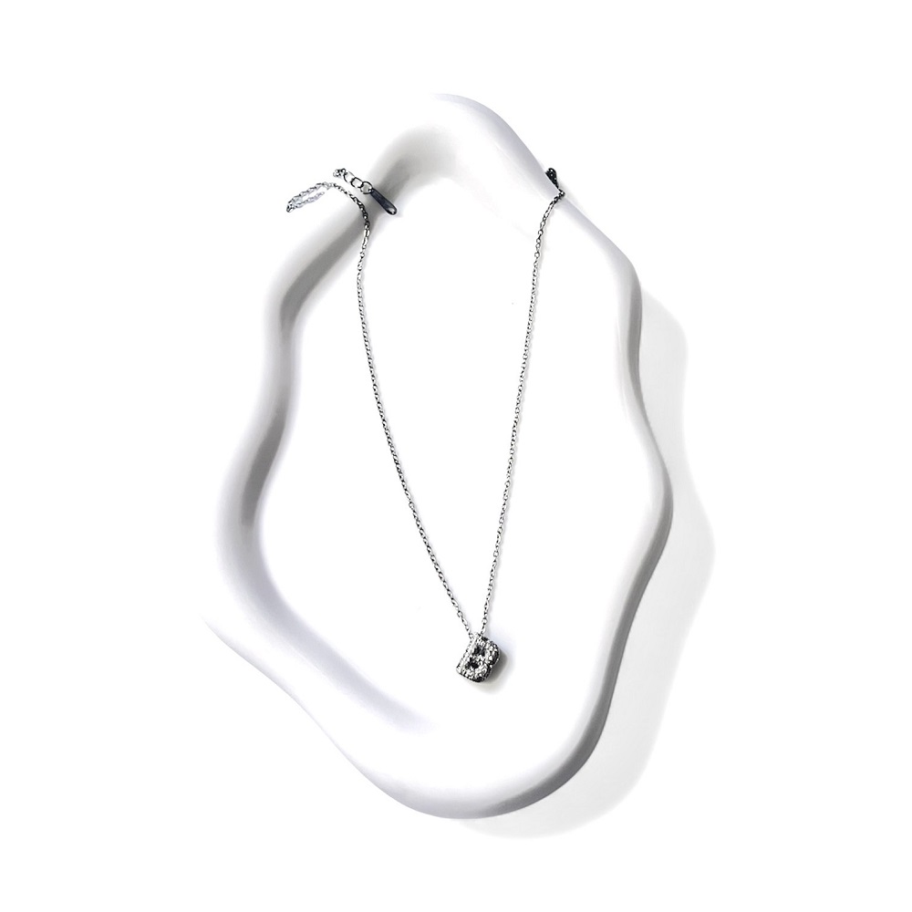 Ασημί κολιέ μονόγραμμα με λαμπερές ζιργκόν πέτρες