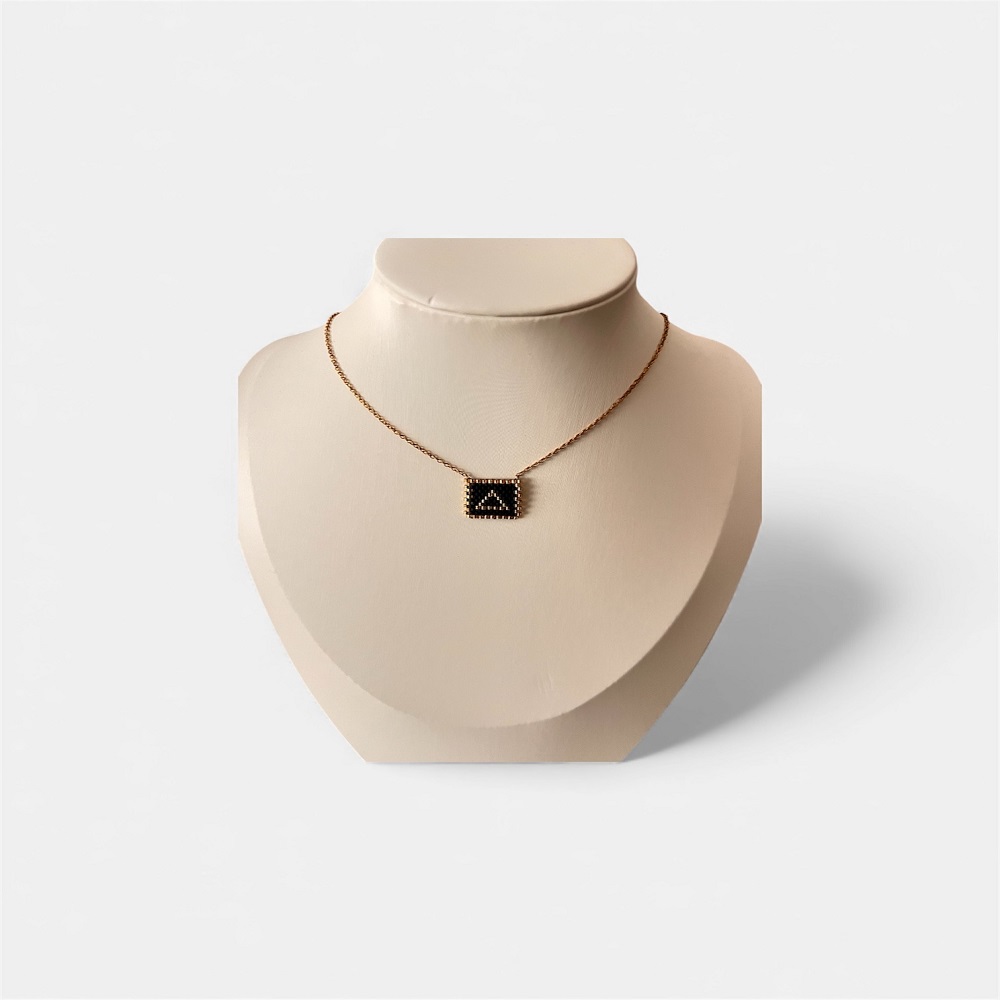 Κολιέ χρυσό τετράγωνο μονόγραμμα <Δ>.