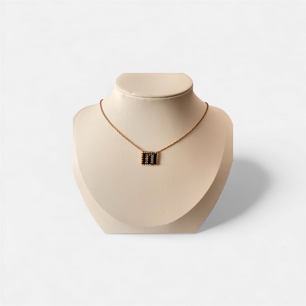 Κολιέ χρυσό τετράγωνο μονόγραμμα <Π>.