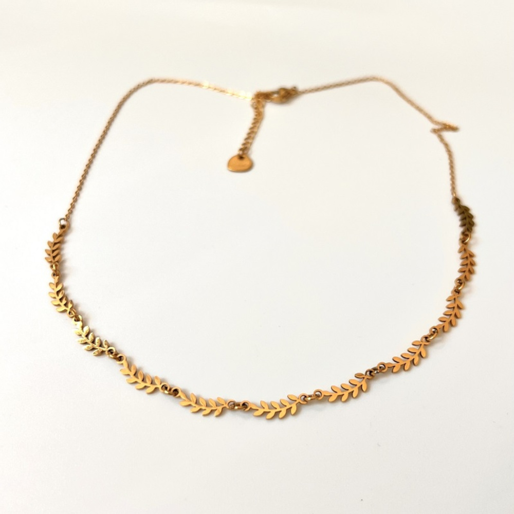 Κολιέ χρυσά μικρά  φυλλαράκια