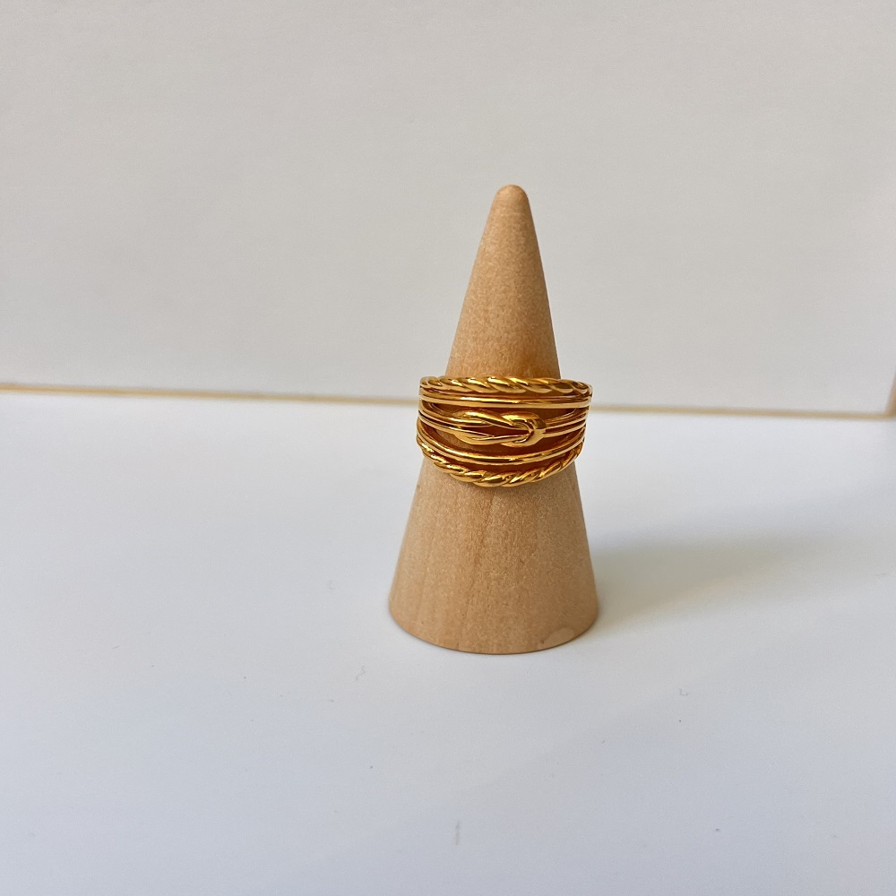 Δαχτυλίδι χρυσό multi-line σχεδιασμός