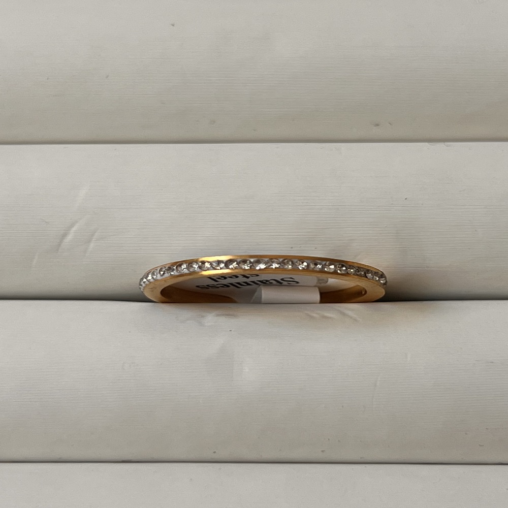 Δαχτυλίδι χρυσό βεργάκι με στρασάκια.