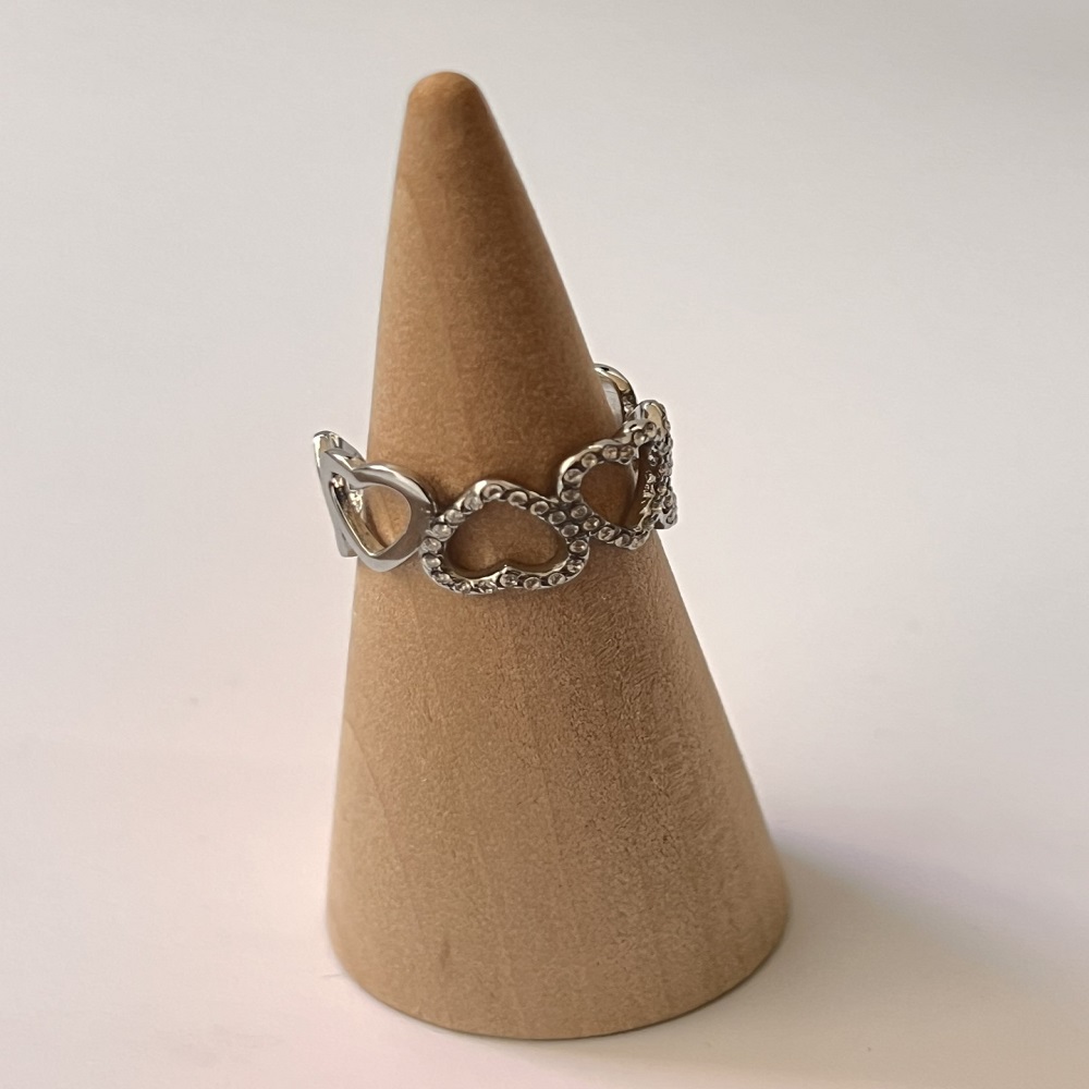 Δαχτυλίδι ασημί  με καρδούλες και στρασάκια