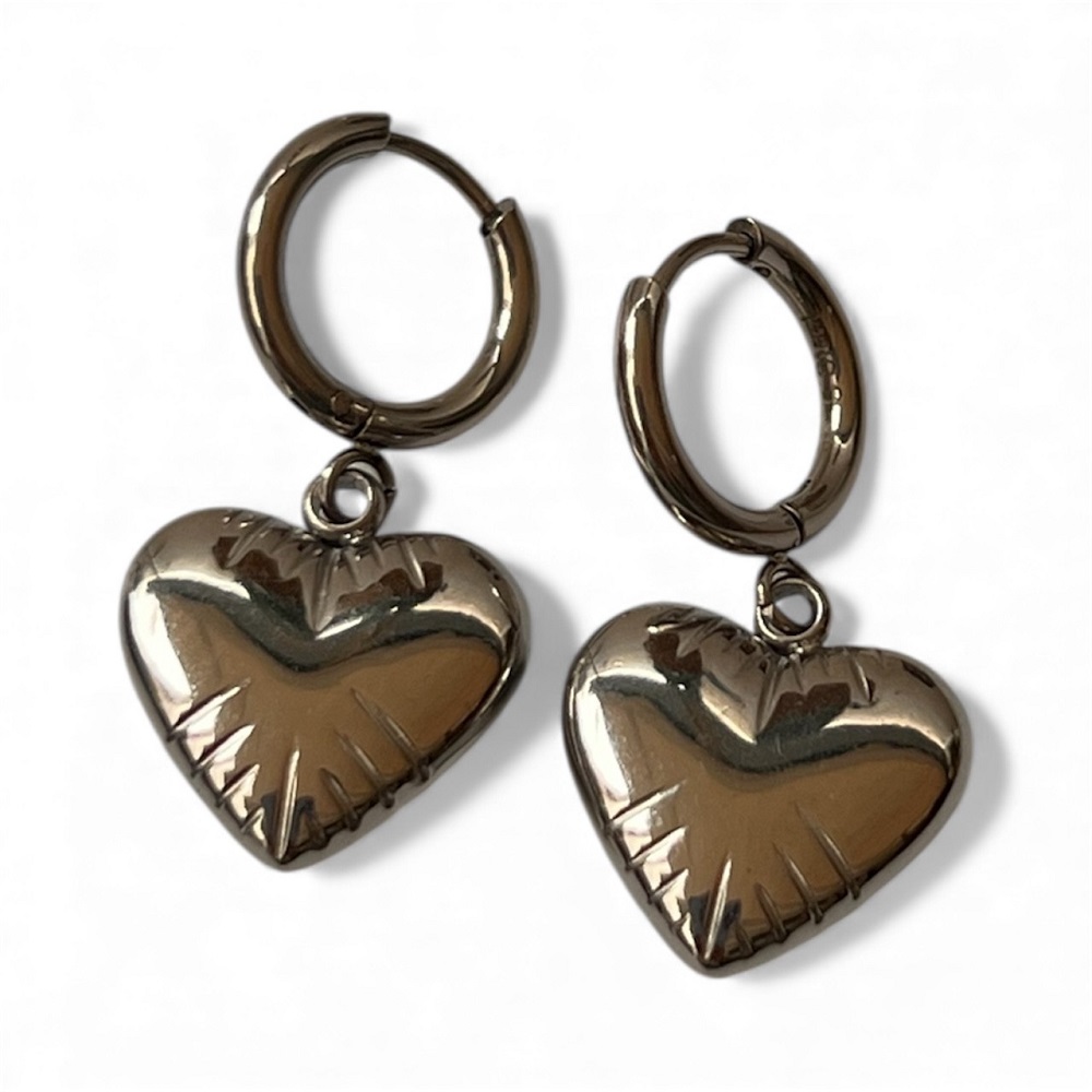 Σκουλαρίκια κρικάκια με ασημί "χαραγμένη" καρδιά  κρεμαστή