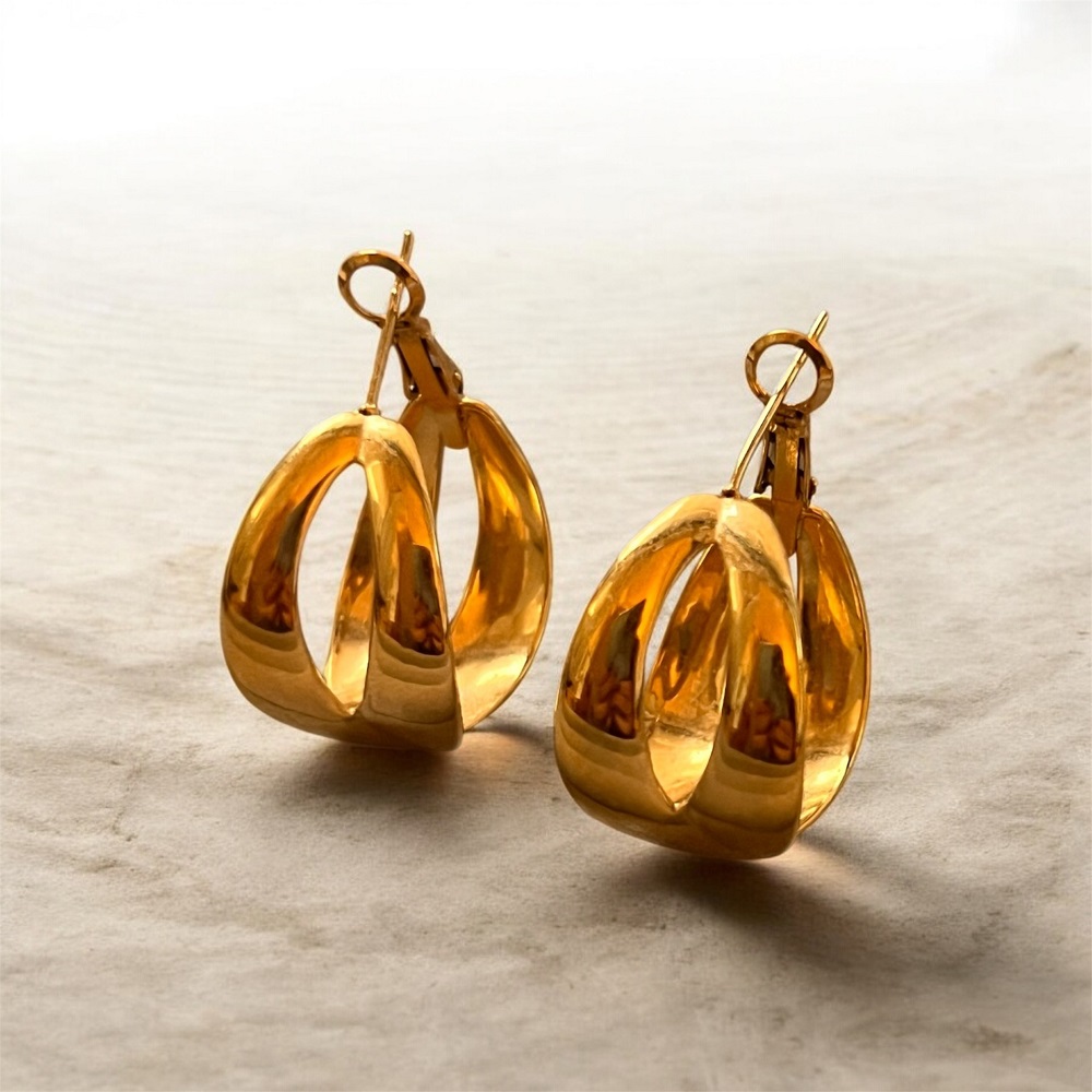 Χρυσοί κρίκοι με έντονο ύφος και διπλή γραμμή