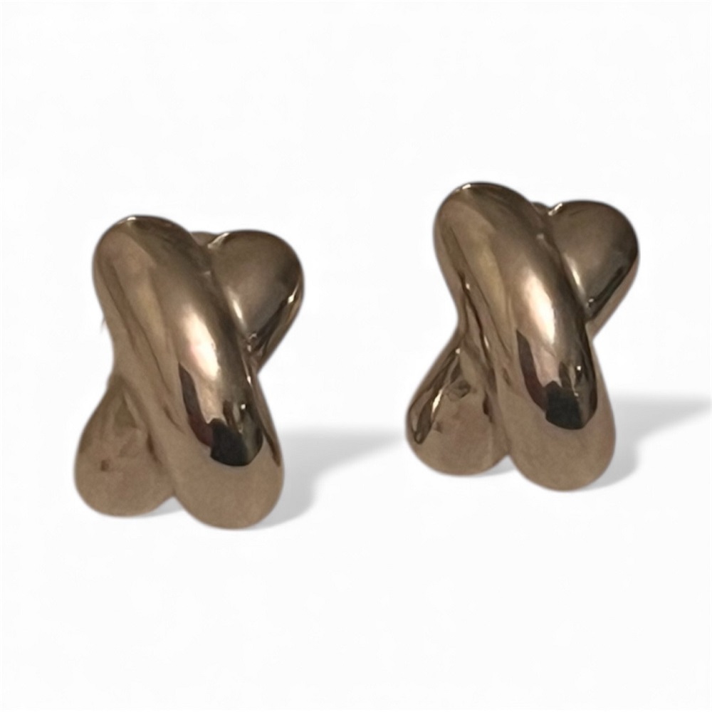 Ασημένια σκουλαρίκια σε σχήμα χ μικρά.