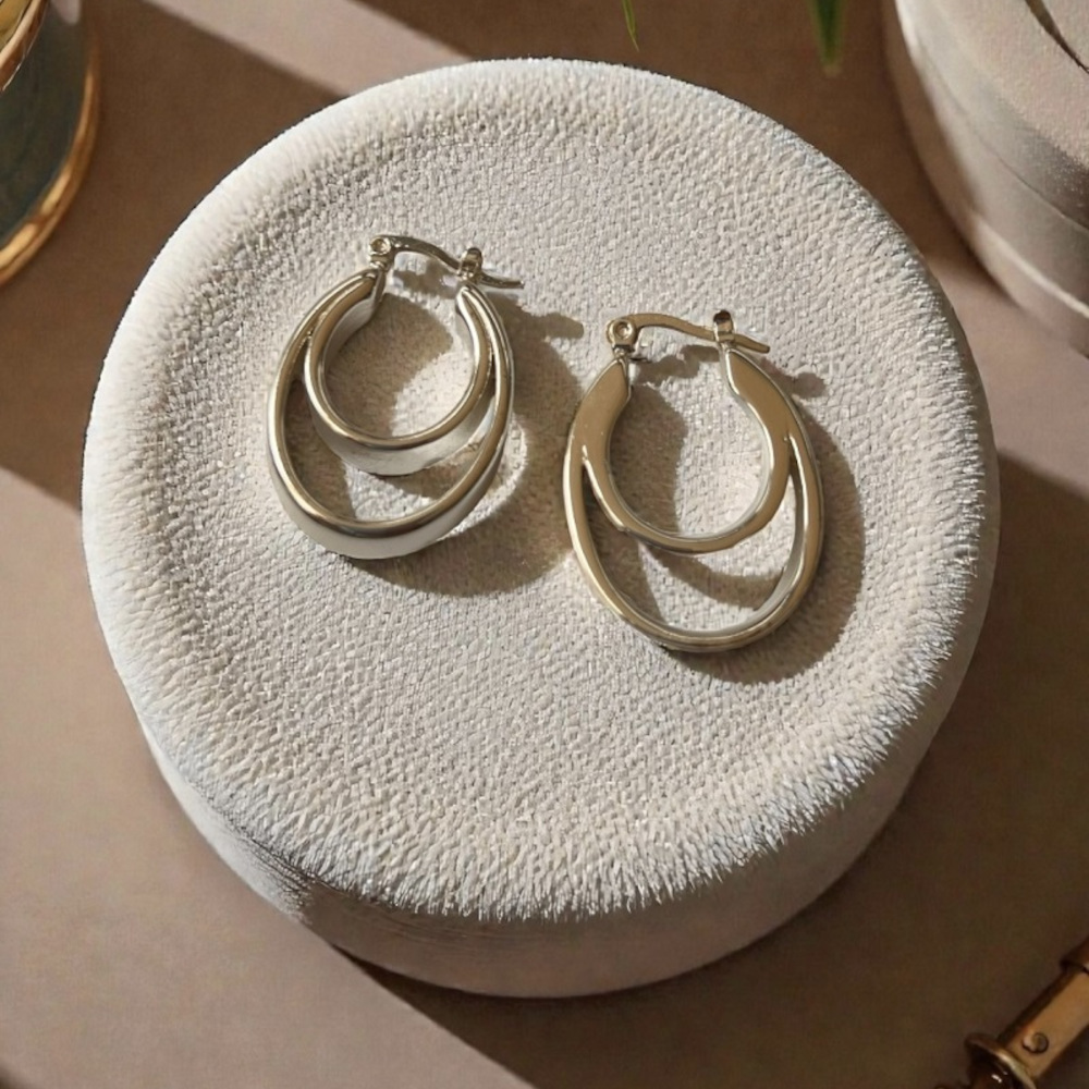 Ασημί κρίκοι ο ενας μέσα στον άλλο