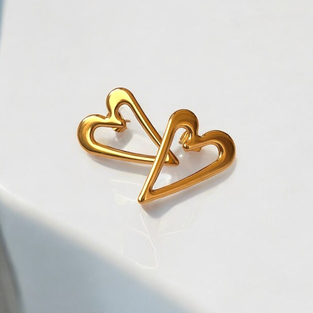 Χρυσά σκουλαρίκια ασύμμετρα σε σχήμα καρδιάς - Image 2