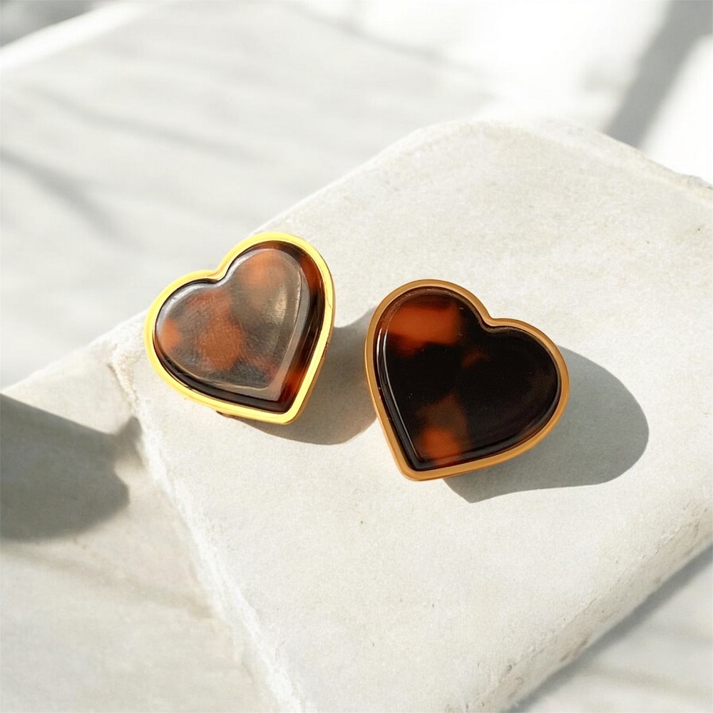 Σκουλαρίκια καρδιάς τιγρέ με χρυσό πλαίσιο