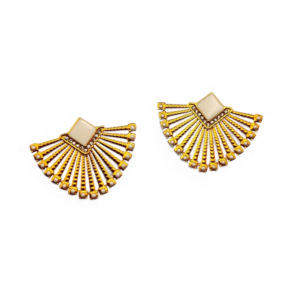 Σκουλαρίκια καρφωτά βεντάλια με γεωμετρική λεπτομέρεια