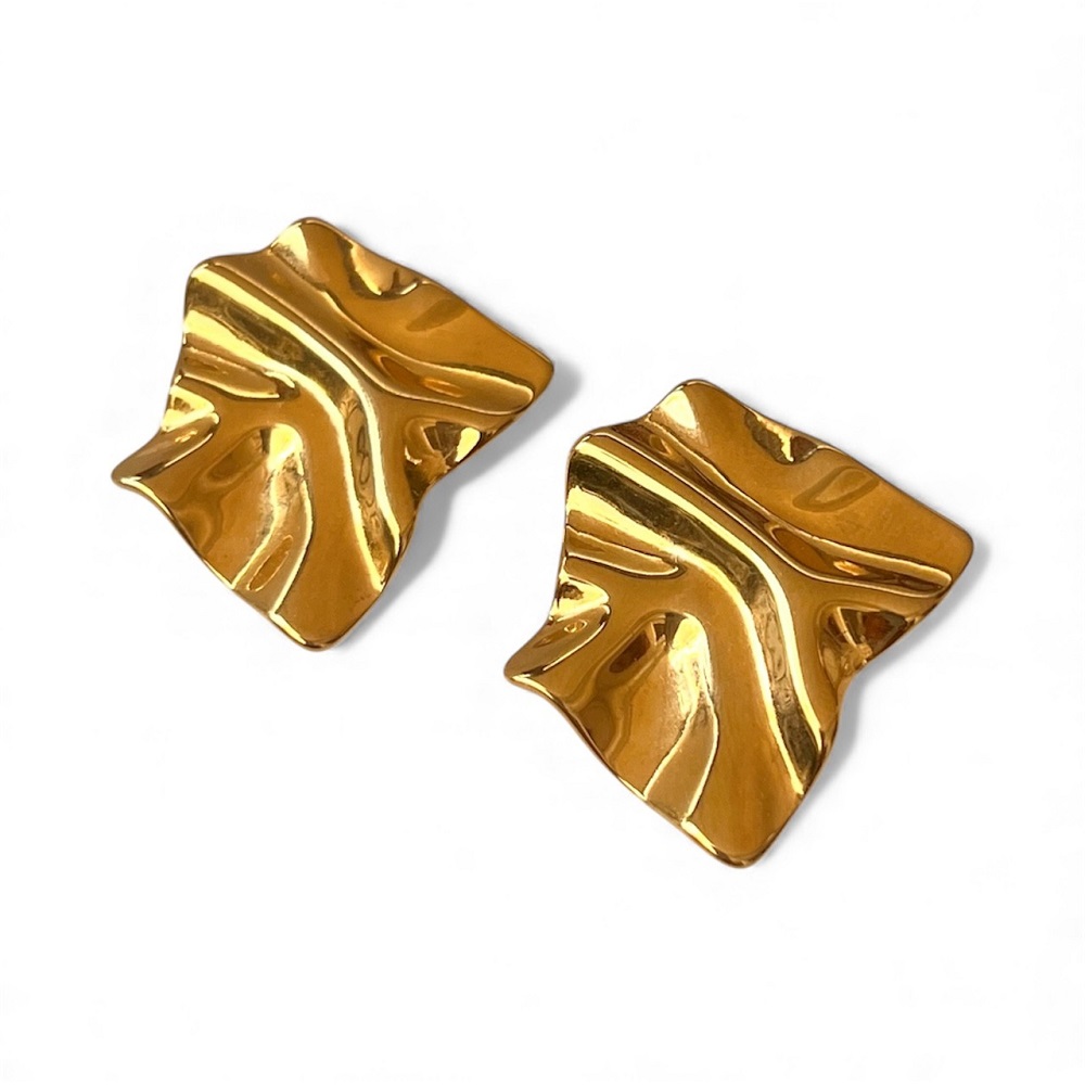 Σκουλαρίκια καρφωτά με αφηρημένο "ζαρωμένο" σχέδιο